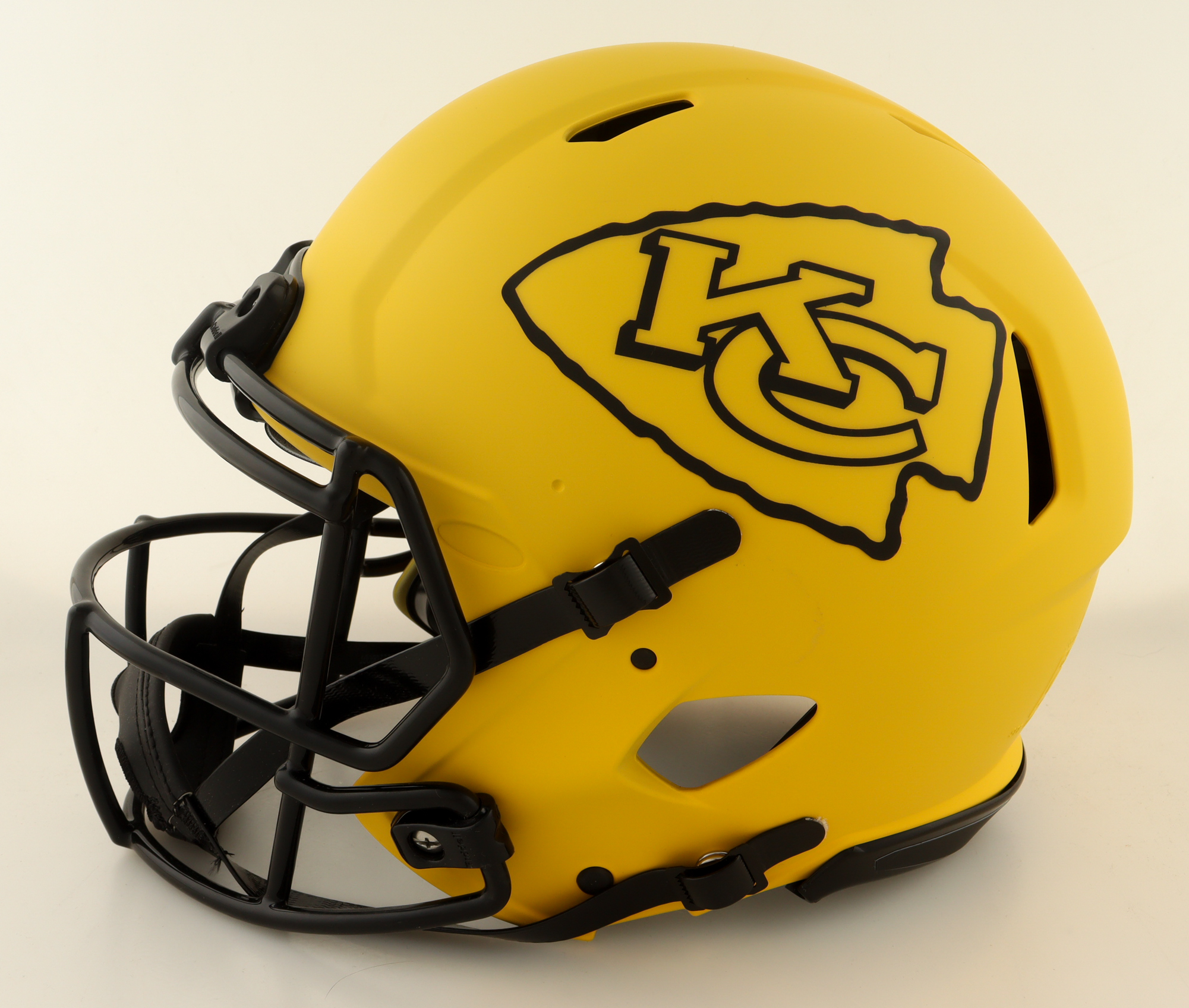 Will Shields Signed Chiefs Full-Size Authentic On-Field Rave Alternate Speed Helmet Inscribed "HOF 15" & "12x Pro Bowl" (JSA) at PristineAuction.com Will Shields Signed Chiefs Full-Size Authentic On-Field Rave Alternate Speed Helmet Inscribed "HOF 15" & "12x Pro Bowl" (JSA) at PristineAuction.com