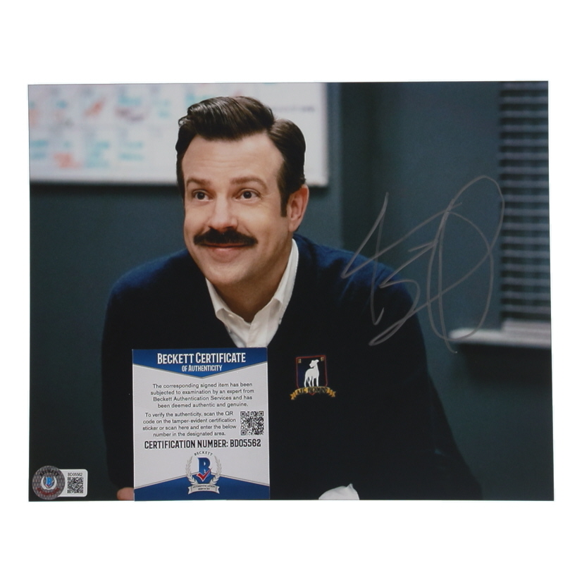 Jason Sudeikis Signed "Ted Lasso" 8x10 Photo (Beckett) at PristineAuction.com Jason Sudeikis Signed "Ted Lasso" 8x10 Photo (Beckett) at PristineAuction.com