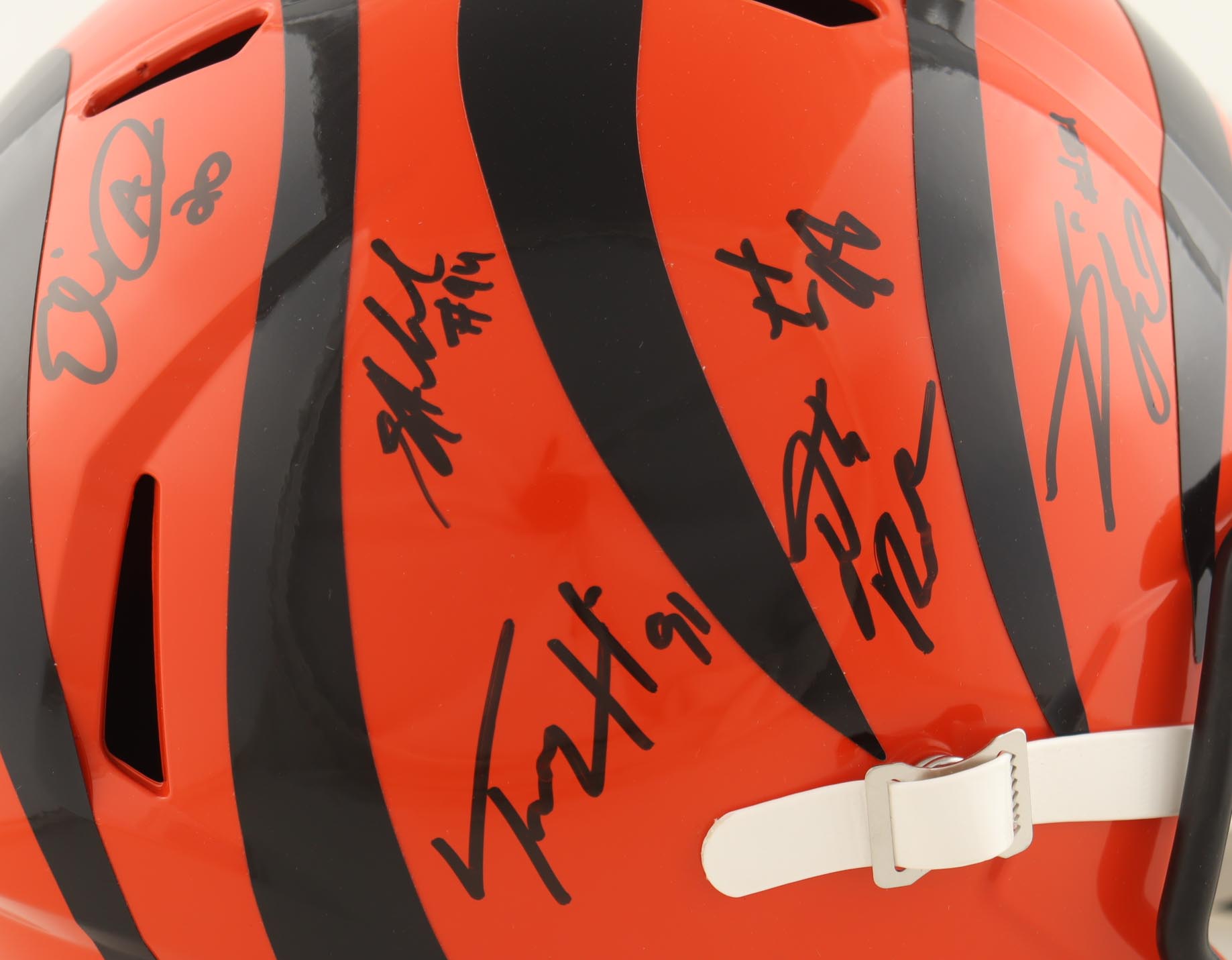 Bengals Full-Size Speed Helmet Signed By (6) with Sam Hubbard, DJ Reader, Vonn Bell, Eli Apple (JSA) at PristineAuction.com Bengals Full-Size Speed Helmet Signed By (6) with Sam Hubbard, DJ Reader, Vonn Bell, Eli Apple (JSA) at PristineAuction.com