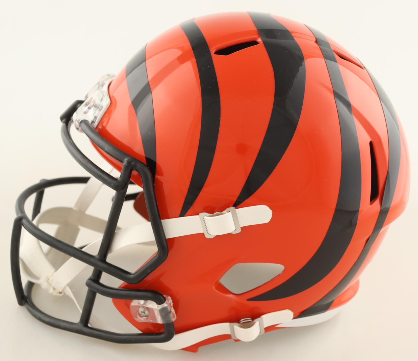 Bengals Full-Size Speed Helmet Signed By (6) with Sam Hubbard, DJ Reader, Vonn Bell, Eli Apple (JSA) at PristineAuction.com Bengals Full-Size Speed Helmet Signed By (6) with Sam Hubbard, DJ Reader, Vonn Bell, Eli Apple (JSA) at PristineAuction.com