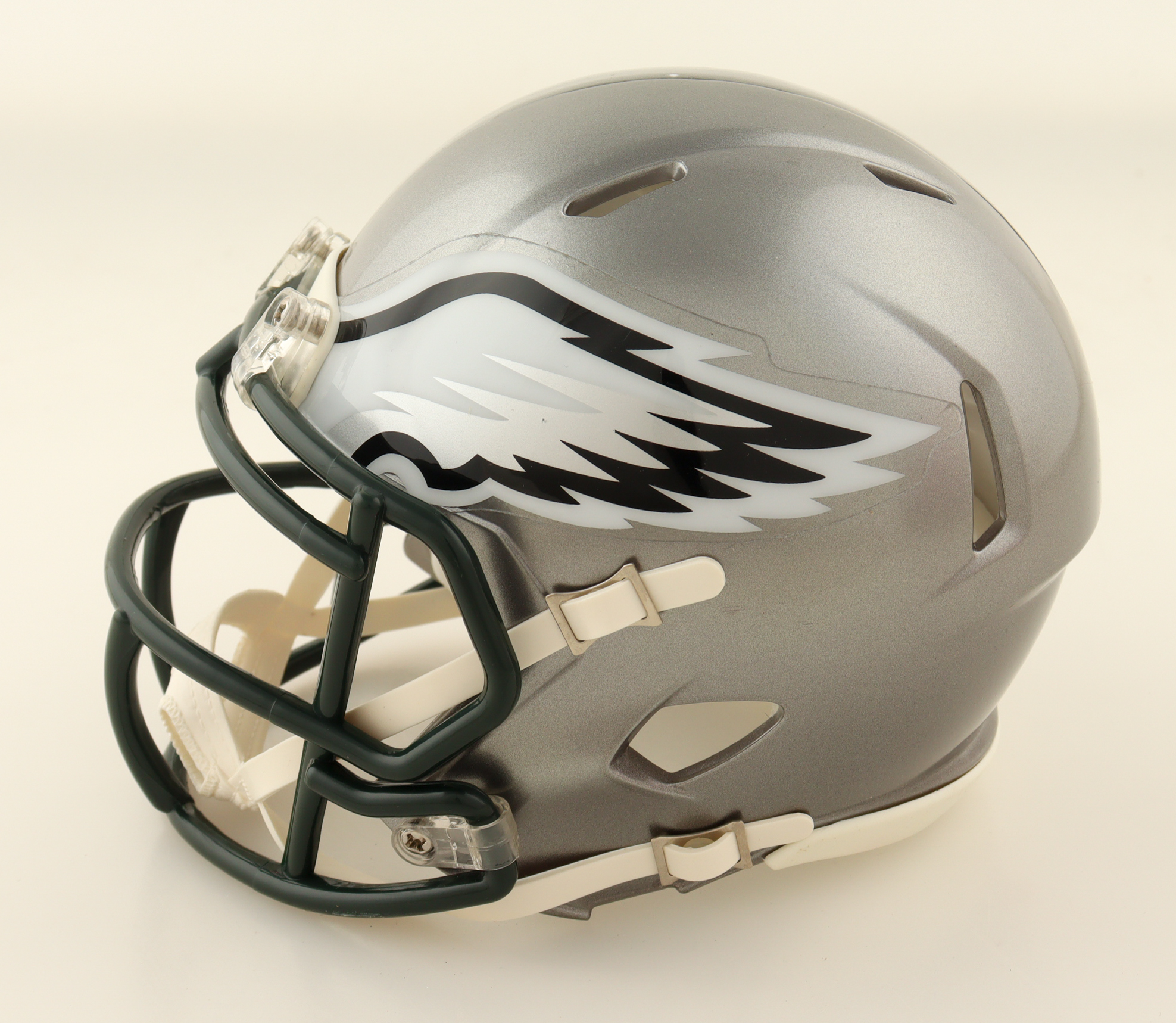 D'Andre Swift Signed Eagles Flash Alternate Speed Mini Helmet (Beckett) at PristineAuction.com D'Andre Swift Signed Eagles Flash Alternate Speed Mini Helmet (Beckett) at PristineAuction.com
