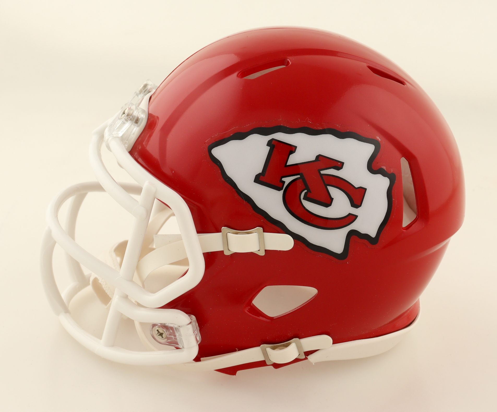 Leo Chenal Signed Chiefs Speed Mini Helmet (Beckett) at PristineAuction.com Leo Chenal Signed Chiefs Speed Mini Helmet (Beckett) at PristineAuction.com