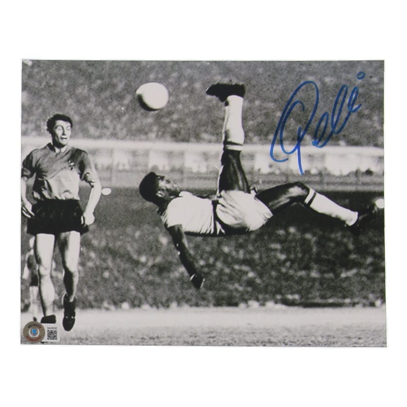 Pele Signed Team Brazil 8x10 Photo (Beckett) at PristineAuction.com Pele Signed Team Brazil 8x10 Photo (Beckett) at PristineAuction.com