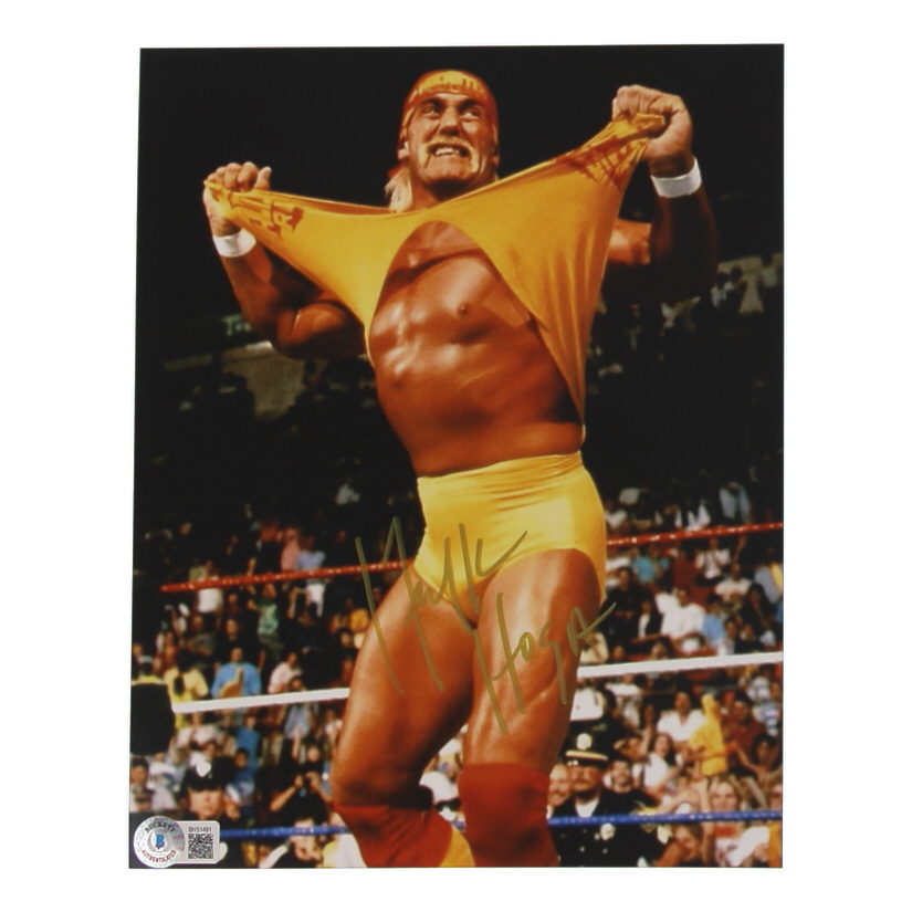 Hulk Hogan Signed WWE 8x10 Photo (Beckett) at PristineAuction.com Hulk Hogan Signed WWE 8x10 Photo (Beckett) at PristineAuction.com