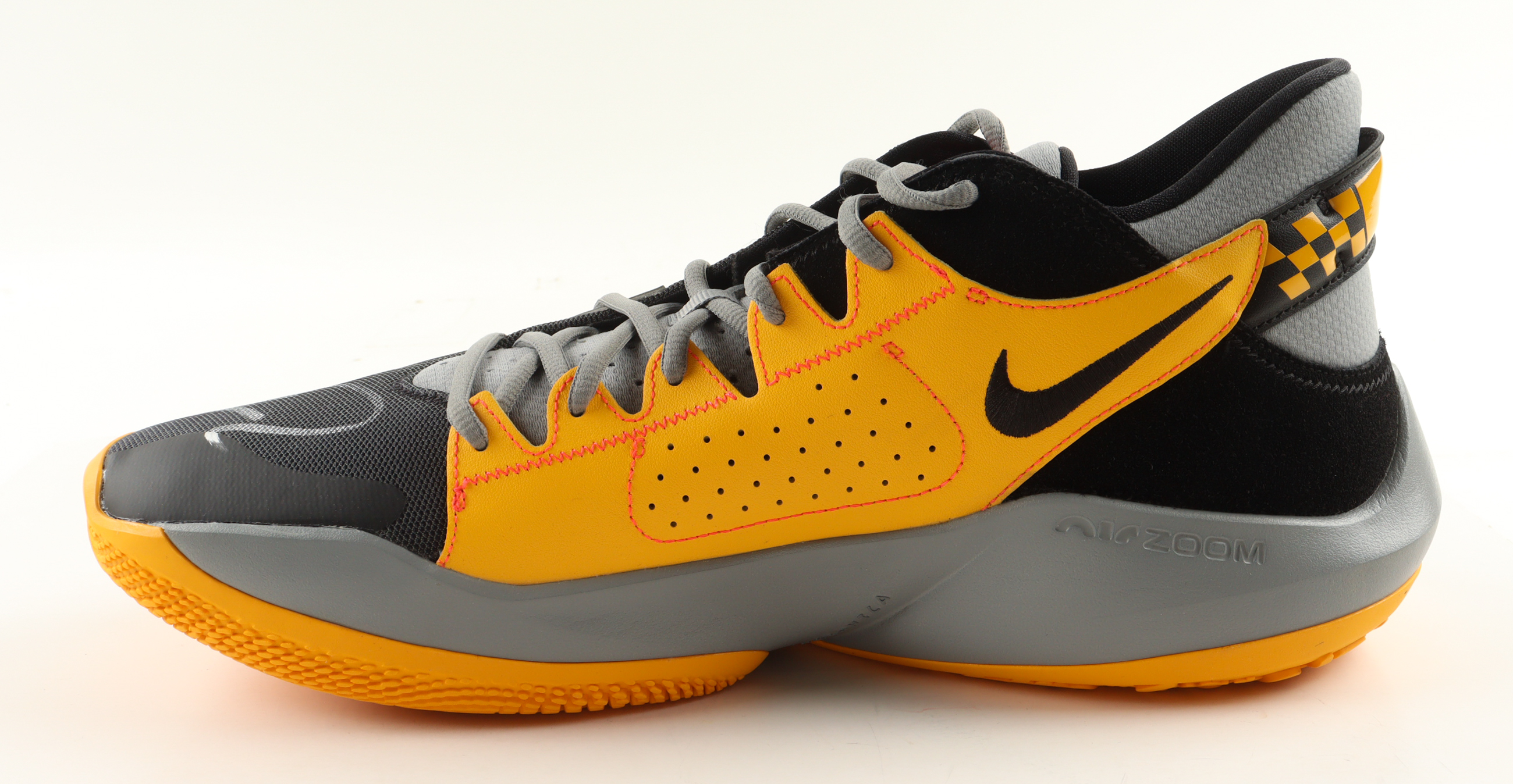 Giannis Antetokounmpo Signed Player Edition Basketball Shoe (Beckett) at PristineAuction.com Giannis Antetokounmpo Signed Player Edition Basketball Shoe (Beckett) at PristineAuction.com