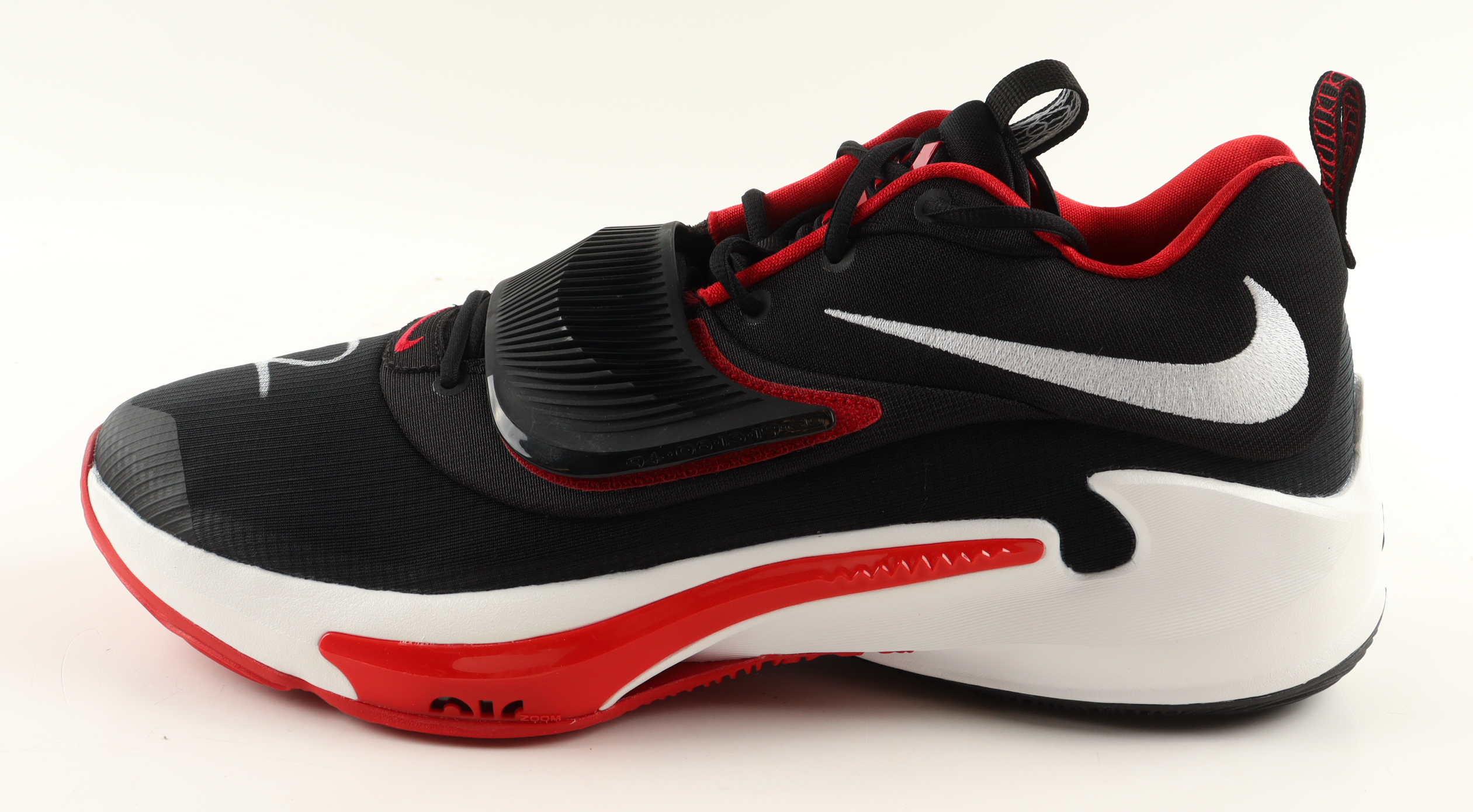 Giannis Antetokounmpo Signed Player Edition Basketball Shoe (Beckett) at PristineAuction.com Giannis Antetokounmpo Signed Player Edition Basketball Shoe (Beckett) at PristineAuction.com