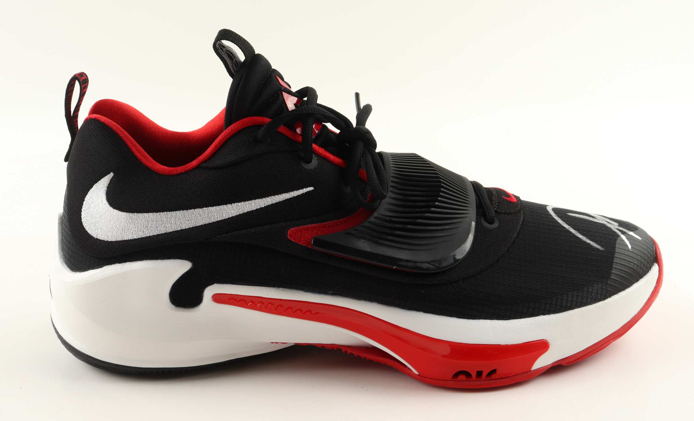 Giannis Antetokounmpo Signed Player Edition Basketball Shoe (Beckett) at PristineAuction.com Giannis Antetokounmpo Signed Player Edition Basketball Shoe (Beckett) at PristineAuction.com