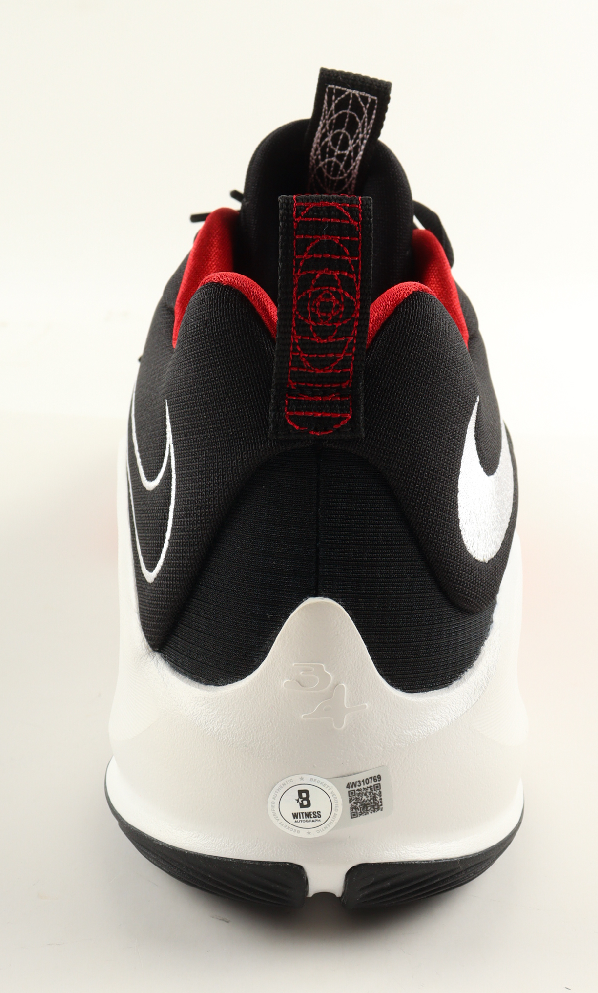 Giannis Antetokounmpo Signed Player Edition Basketball Shoe (Beckett) at PristineAuction.com Giannis Antetokounmpo Signed Player Edition Basketball Shoe (Beckett) at PristineAuction.com