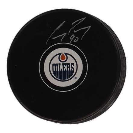 Corey Perry Signed Houston Oilers Logo Hockey Puck (Cojo) at PristineAuction.com Corey Perry Signed Houston Oilers Logo Hockey Puck (Cojo) at PristineAuction.com