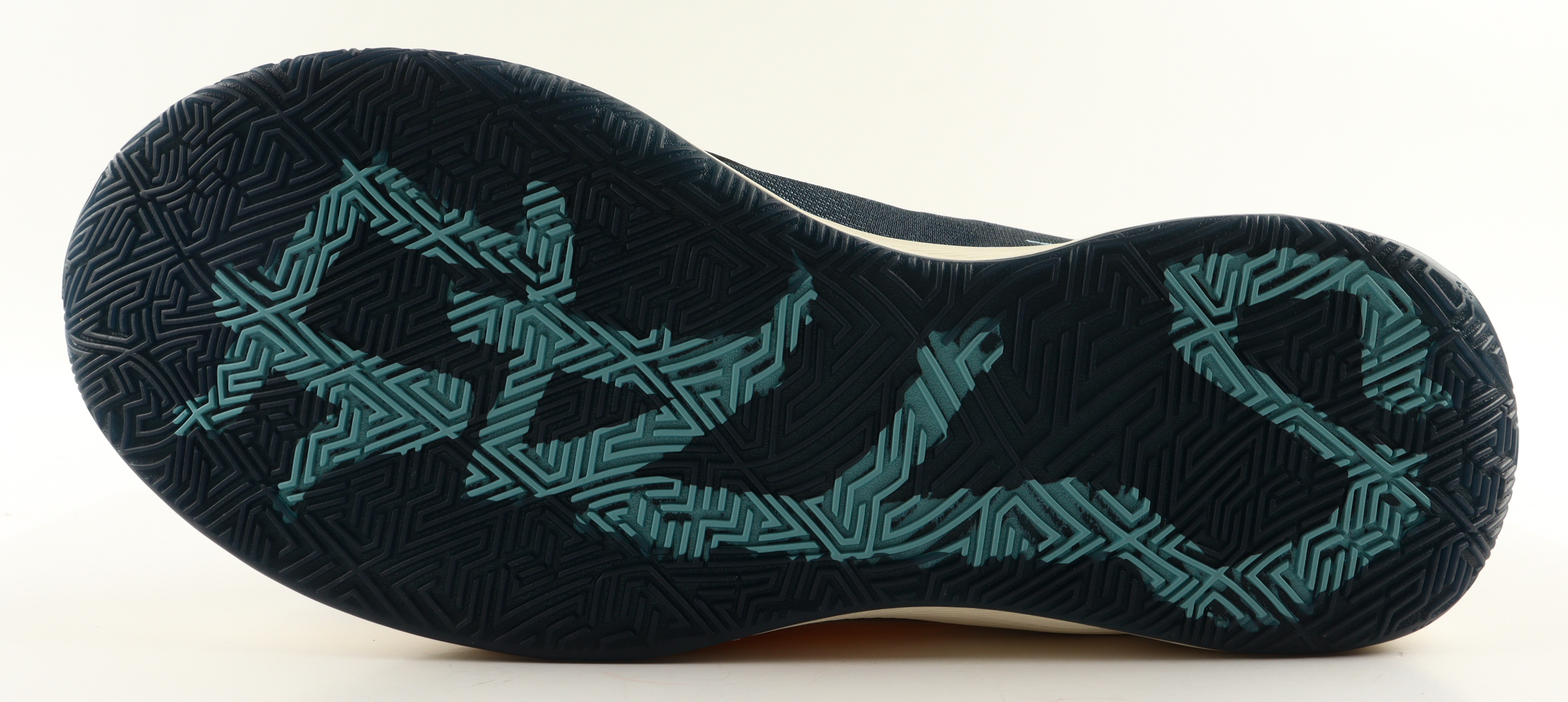 Giannis Antetokounmpo Signed Player Edition Basketball Shoe (Beckett) at PristineAuction.com Giannis Antetokounmpo Signed Player Edition Basketball Shoe (Beckett) at PristineAuction.com