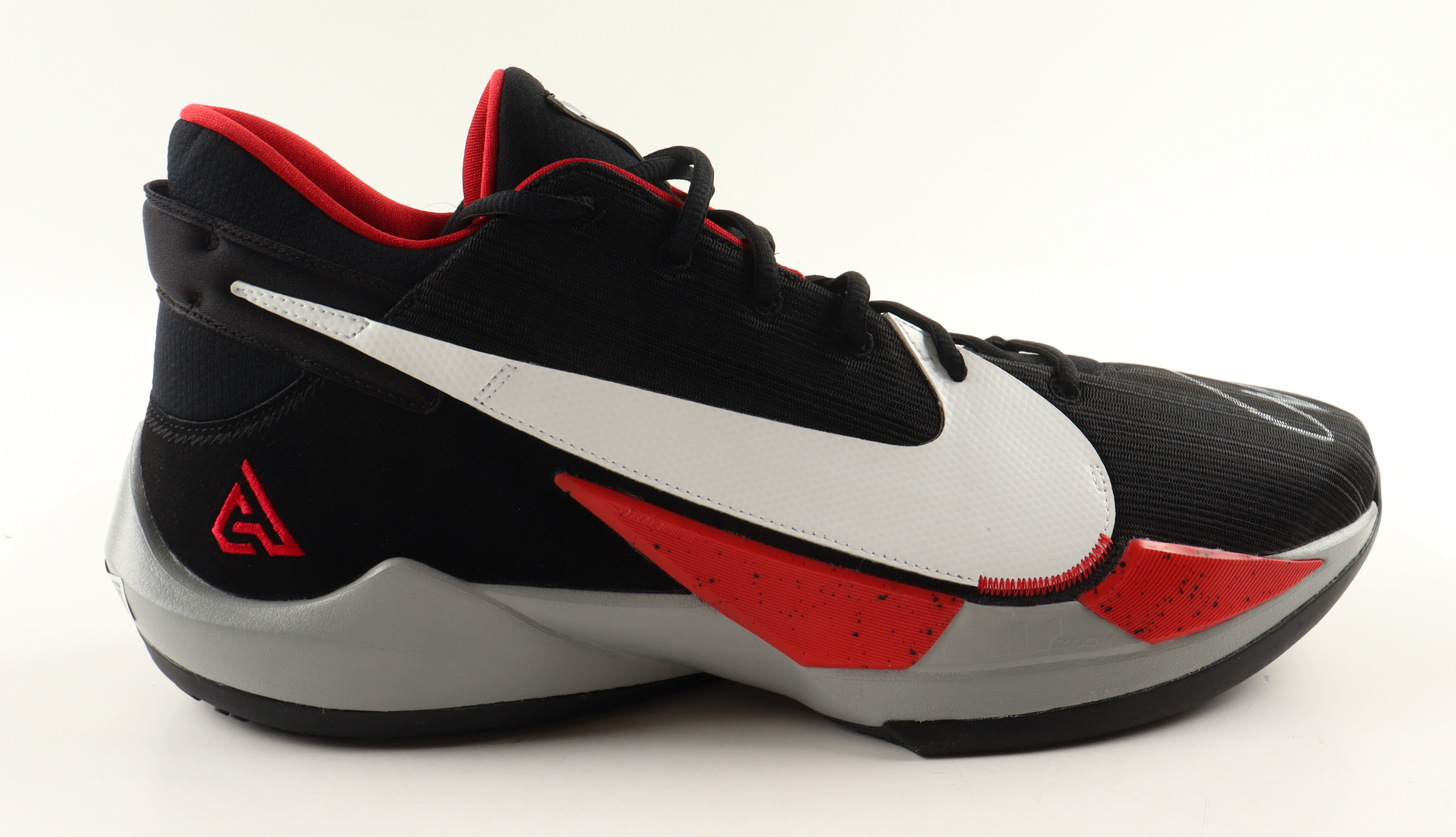 Giannis Antetokounmpo Signed Player Edition Basketball Shoe (Beckett) at PristineAuction.com Giannis Antetokounmpo Signed Player Edition Basketball Shoe (Beckett) at PristineAuction.com