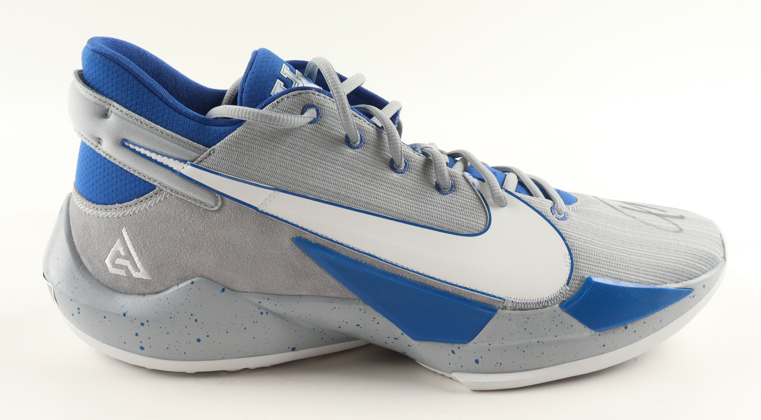 Giannis Antetokounmpo Signed Player Edition Basketball Shoe (Beckett) at PristineAuction.com Giannis Antetokounmpo Signed Player Edition Basketball Shoe (Beckett) at PristineAuction.com