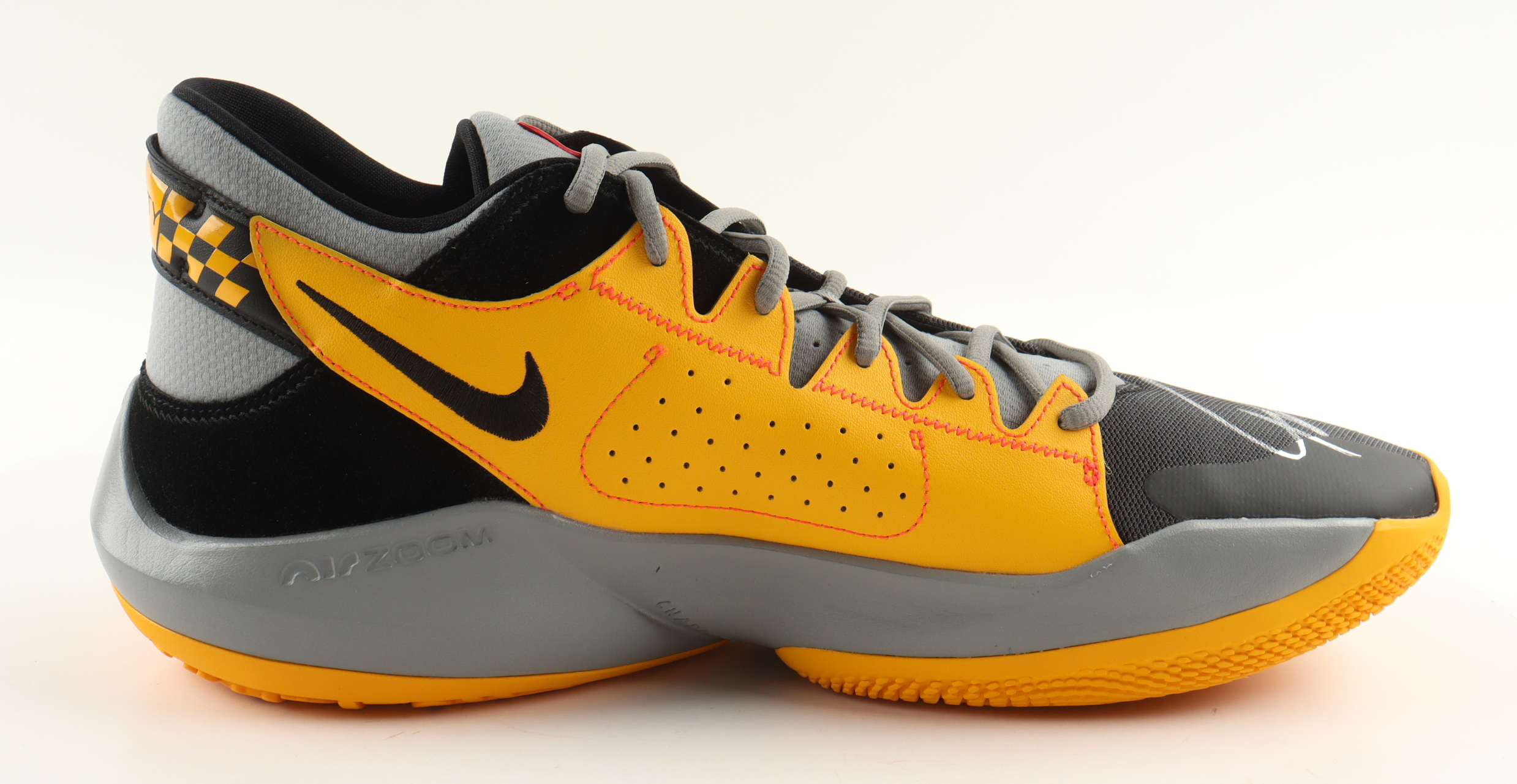 Giannis Antetokounmpo Signed Player Edition Basketball Shoe (Beckett) at PristineAuction.com Giannis Antetokounmpo Signed Player Edition Basketball Shoe (Beckett) at PristineAuction.com