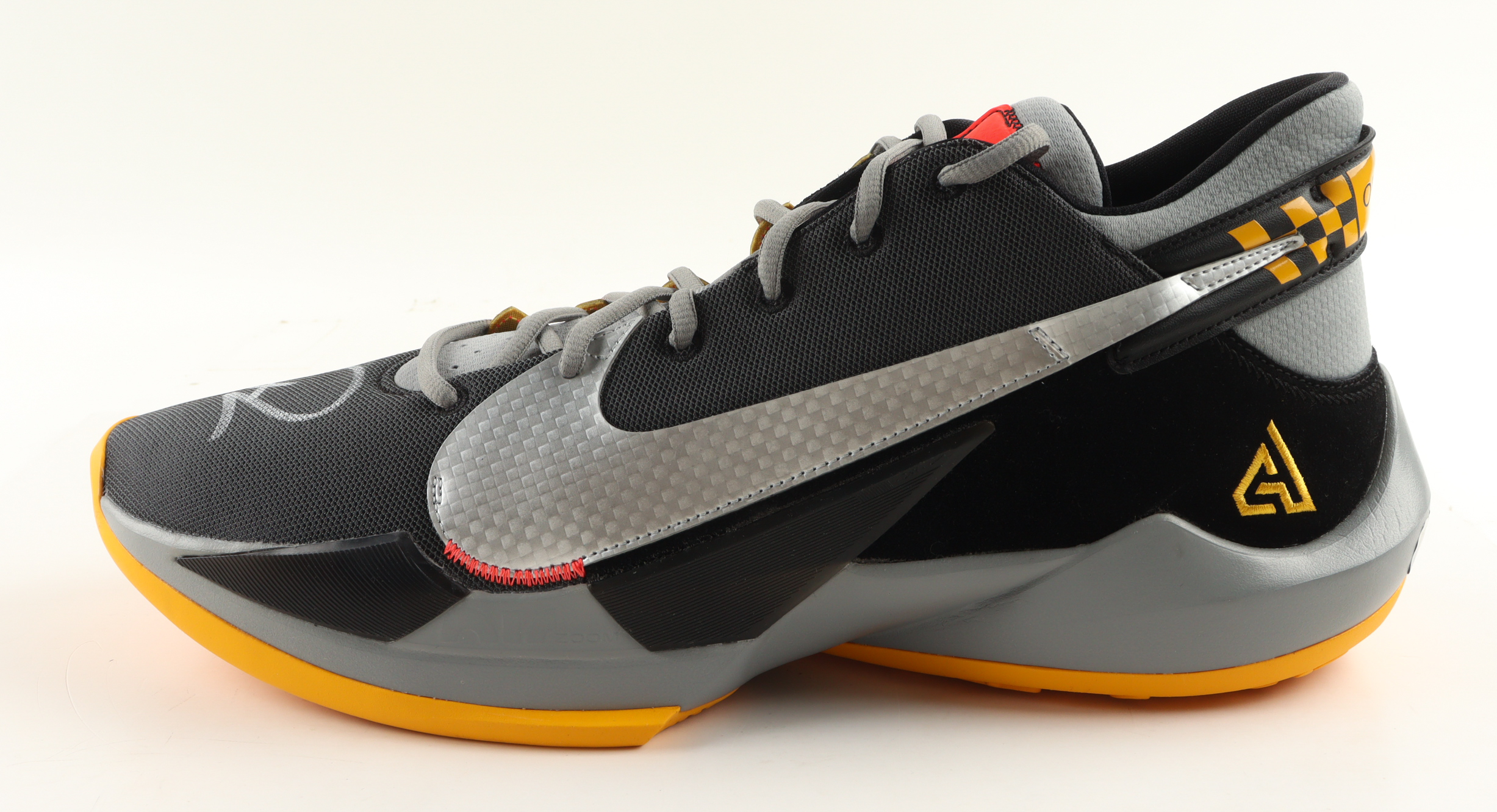 Giannis Antetokounmpo Signed Player Edition Basketball Shoe (Beckett) at PristineAuction.com Giannis Antetokounmpo Signed Player Edition Basketball Shoe (Beckett) at PristineAuction.com