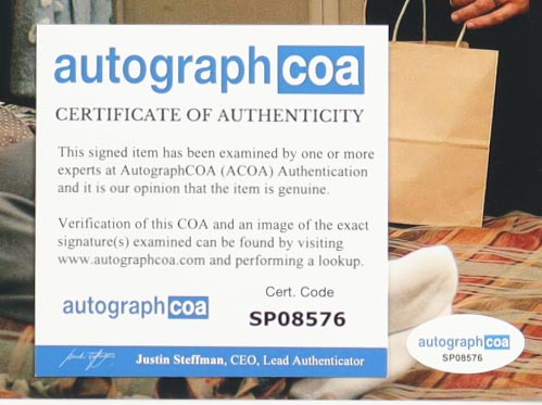 Leah Remini Signed "The King of Queens" 8x10 Photo (ACOA) at PristineAuction.com Leah Remini Signed "The King of Queens" 8x10 Photo (ACOA) at PristineAuction.com