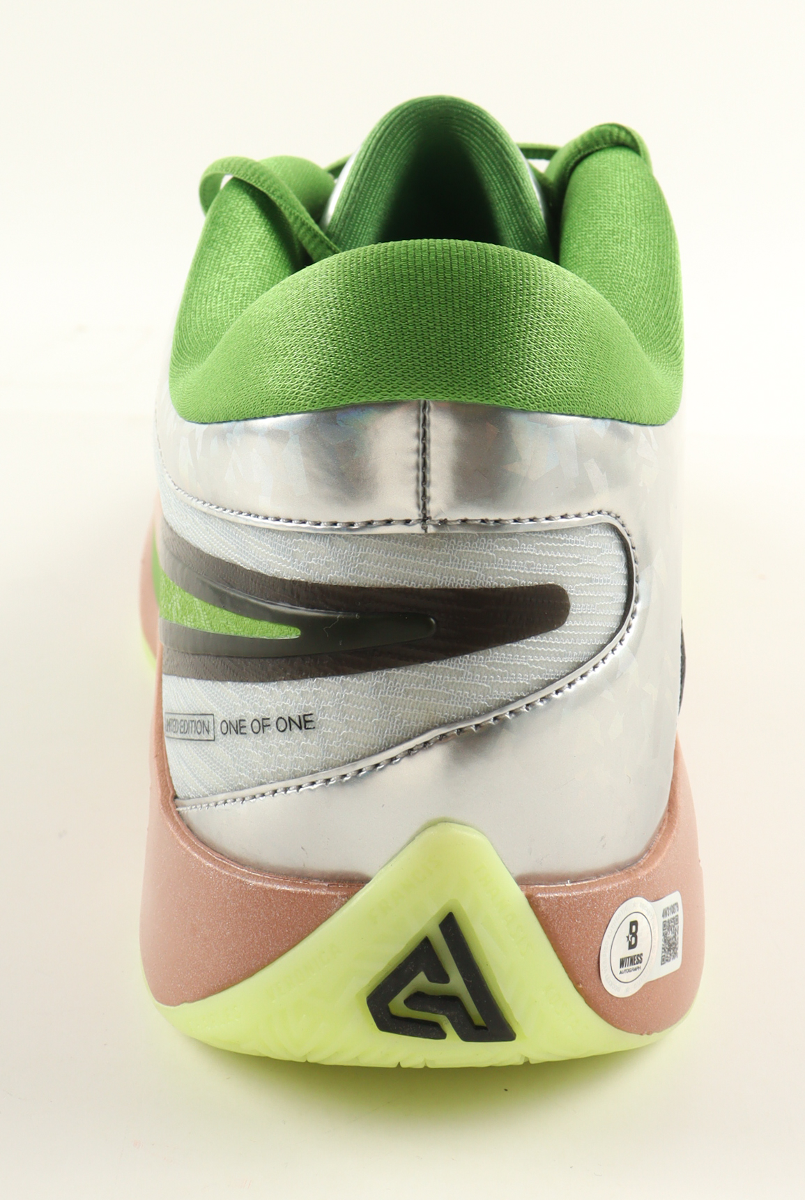 Giannis Antetokounmpo Signed Player Edition Basketball Shoe (Beckett) at PristineAuction.com Giannis Antetokounmpo Signed Player Edition Basketball Shoe (Beckett) at PristineAuction.com