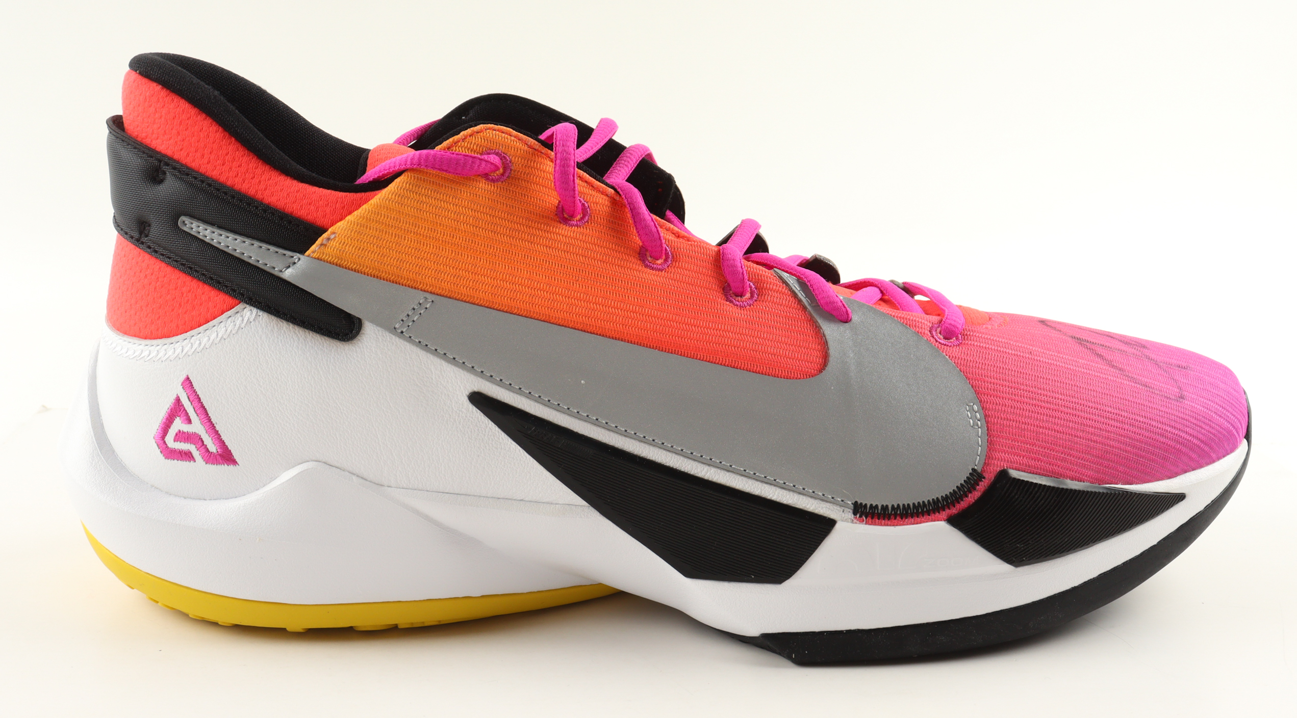 Giannis Antetokounmpo Signed Player Edition Basketball Shoe (Beckett) at PristineAuction.com Giannis Antetokounmpo Signed Player Edition Basketball Shoe (Beckett) at PristineAuction.com