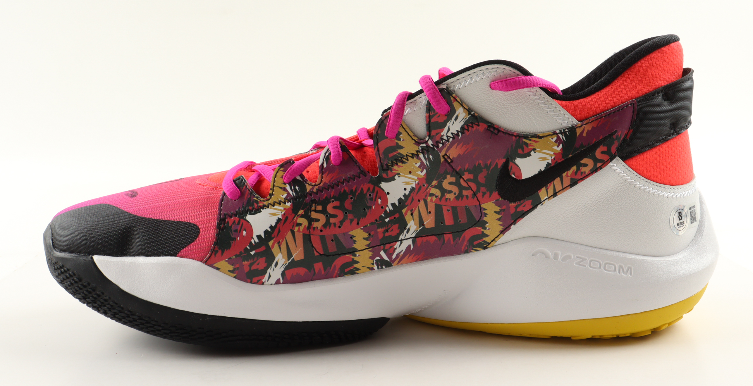 Giannis Antetokounmpo Signed Player Edition Basketball Shoe (Beckett) at PristineAuction.com Giannis Antetokounmpo Signed Player Edition Basketball Shoe (Beckett) at PristineAuction.com