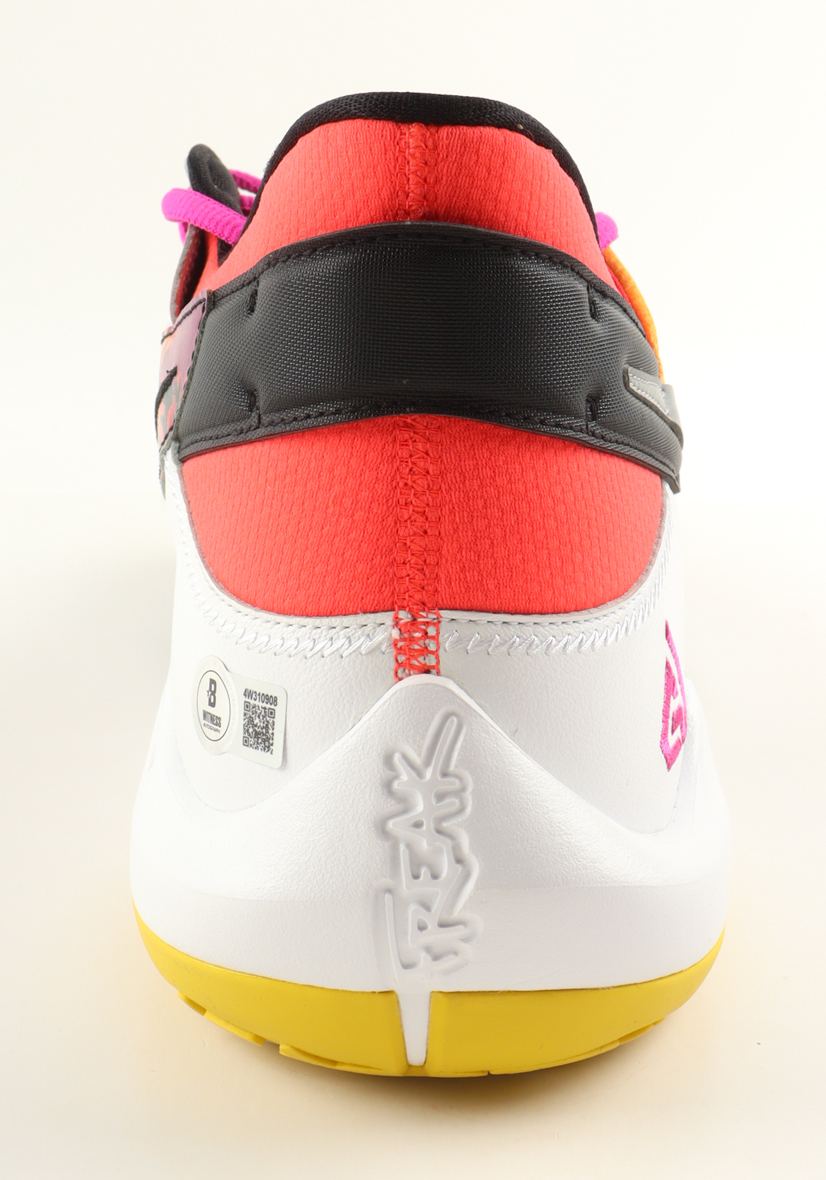 Giannis Antetokounmpo Signed Player Edition Basketball Shoe (Beckett) at PristineAuction.com Giannis Antetokounmpo Signed Player Edition Basketball Shoe (Beckett) at PristineAuction.com