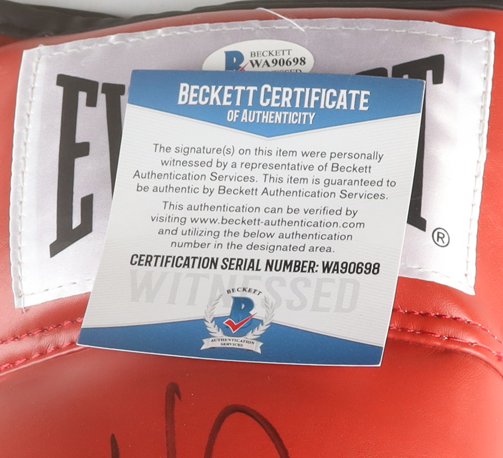 Roberto Duran, Thomas Hearns & Sugar Ray Leonard Signed Everlast Boxing Glove (Beckett) at PristineAuction.com Roberto Duran, Thomas Hearns & Sugar Ray Leonard Signed Everlast Boxing Glove (Beckett) at PristineAuction.com