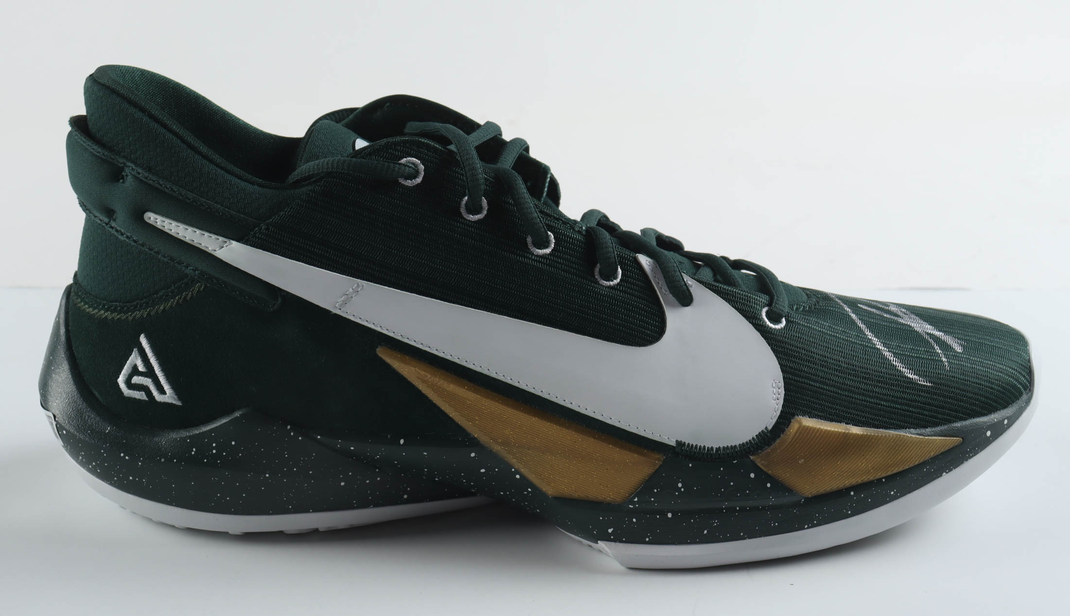 Giannis Antetokounmpo Signed Player Edition Basketball Shoe (Beckett) at PristineAuction.com Giannis Antetokounmpo Signed Player Edition Basketball Shoe (Beckett) at PristineAuction.com