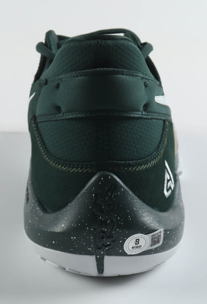 Giannis Antetokounmpo Signed Player Edition Basketball Shoe (Beckett) at PristineAuction.com Giannis Antetokounmpo Signed Player Edition Basketball Shoe (Beckett) at PristineAuction.com