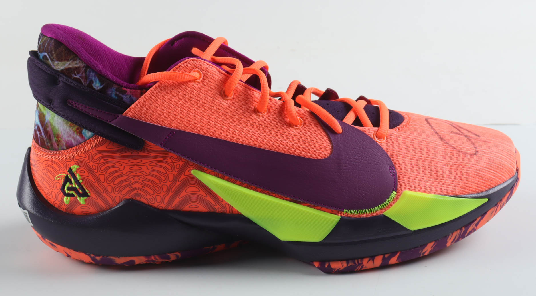 Giannis Antetokounmpo Signed Player Edition Basketball Shoe (Beckett) at PristineAuction.com Giannis Antetokounmpo Signed Player Edition Basketball Shoe (Beckett) at PristineAuction.com