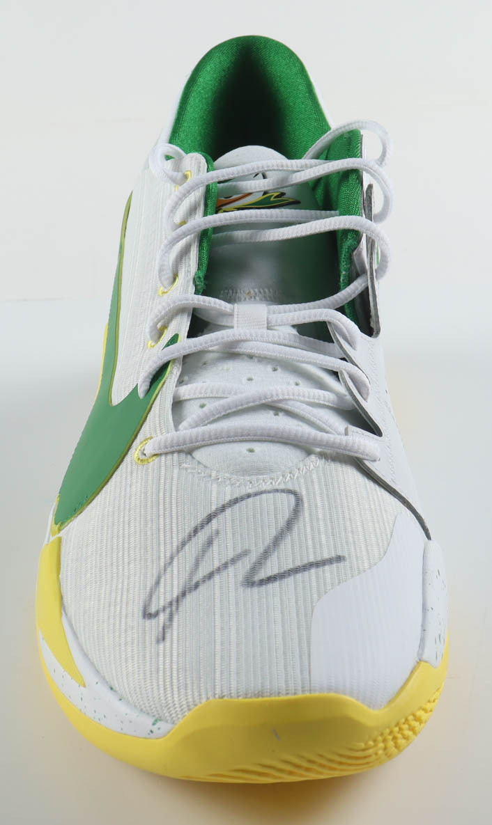 Giannis Antetokounmpo Signed Player Edition Basketball Shoe (Beckett) at PristineAuction.com Giannis Antetokounmpo Signed Player Edition Basketball Shoe (Beckett) at PristineAuction.com