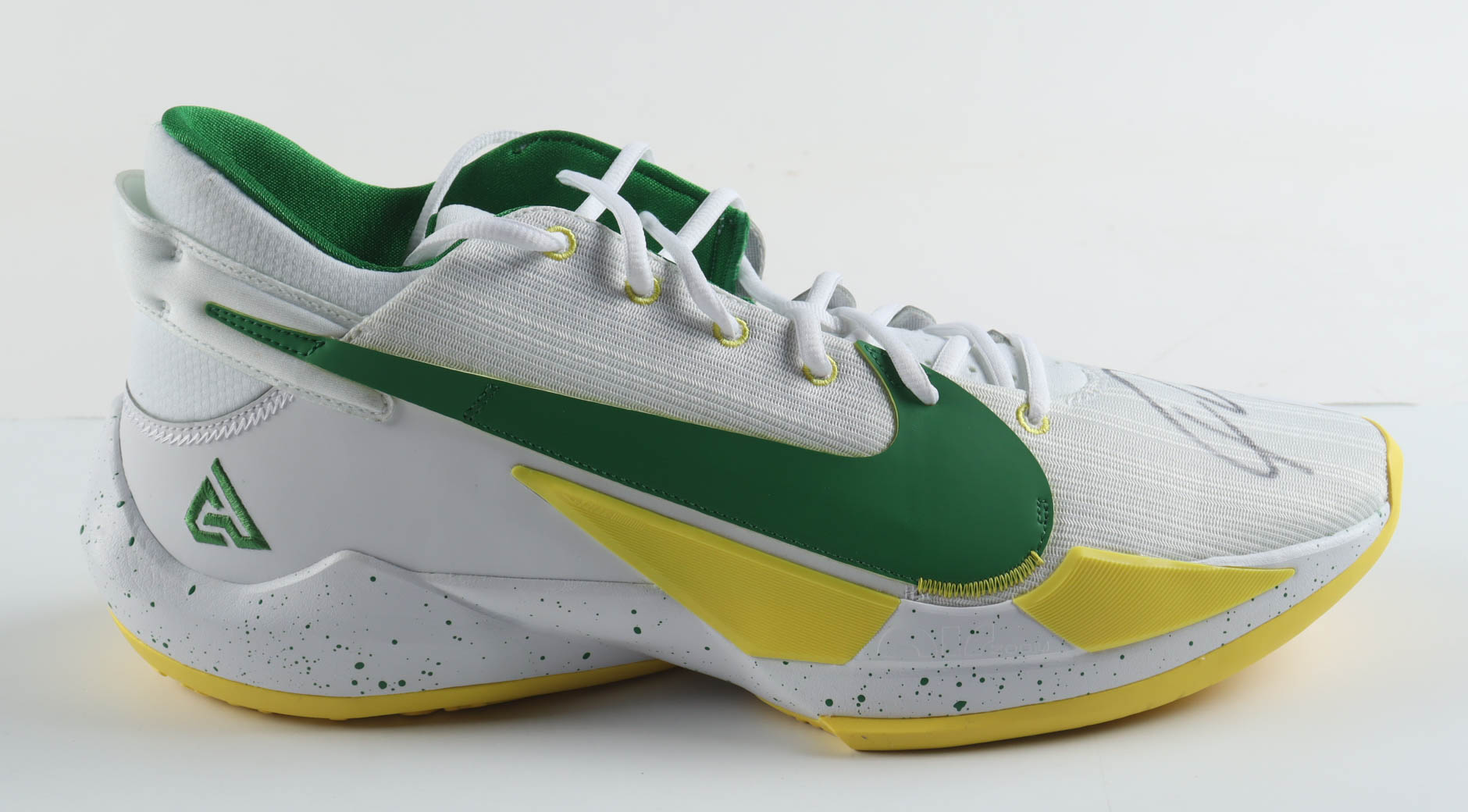 Giannis Antetokounmpo Signed Player Edition Basketball Shoe (Beckett) at PristineAuction.com Giannis Antetokounmpo Signed Player Edition Basketball Shoe (Beckett) at PristineAuction.com