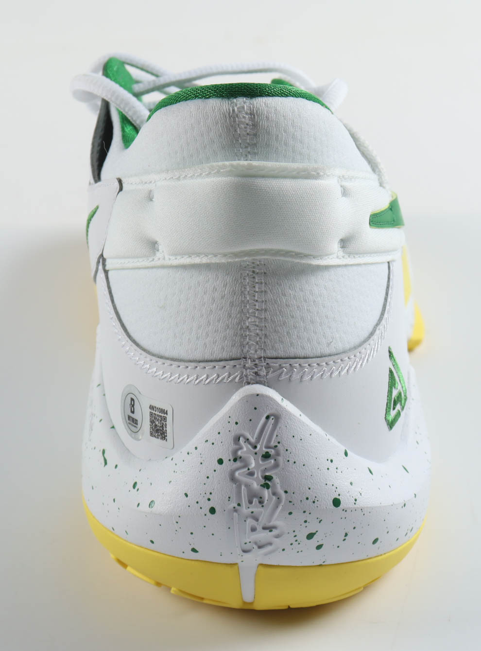 Giannis Antetokounmpo Signed Player Edition Basketball Shoe (Beckett) at PristineAuction.com Giannis Antetokounmpo Signed Player Edition Basketball Shoe (Beckett) at PristineAuction.com