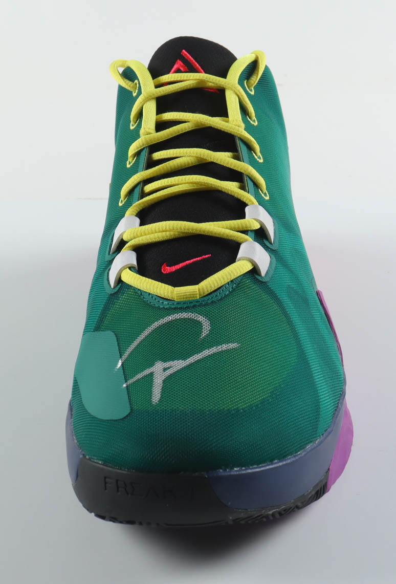Giannis Antetokounmpo Signed Player Edition Basketball Shoe (Beckett) at PristineAuction.com Giannis Antetokounmpo Signed Player Edition Basketball Shoe (Beckett) at PristineAuction.com