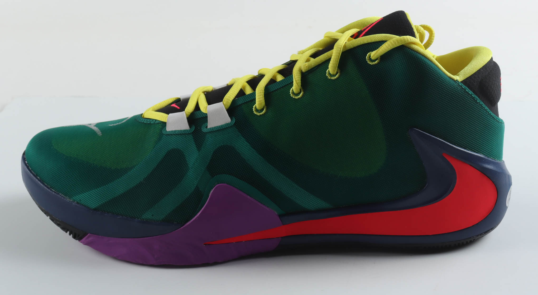 Giannis Antetokounmpo Signed Player Edition Basketball Shoe (Beckett) at PristineAuction.com Giannis Antetokounmpo Signed Player Edition Basketball Shoe (Beckett) at PristineAuction.com