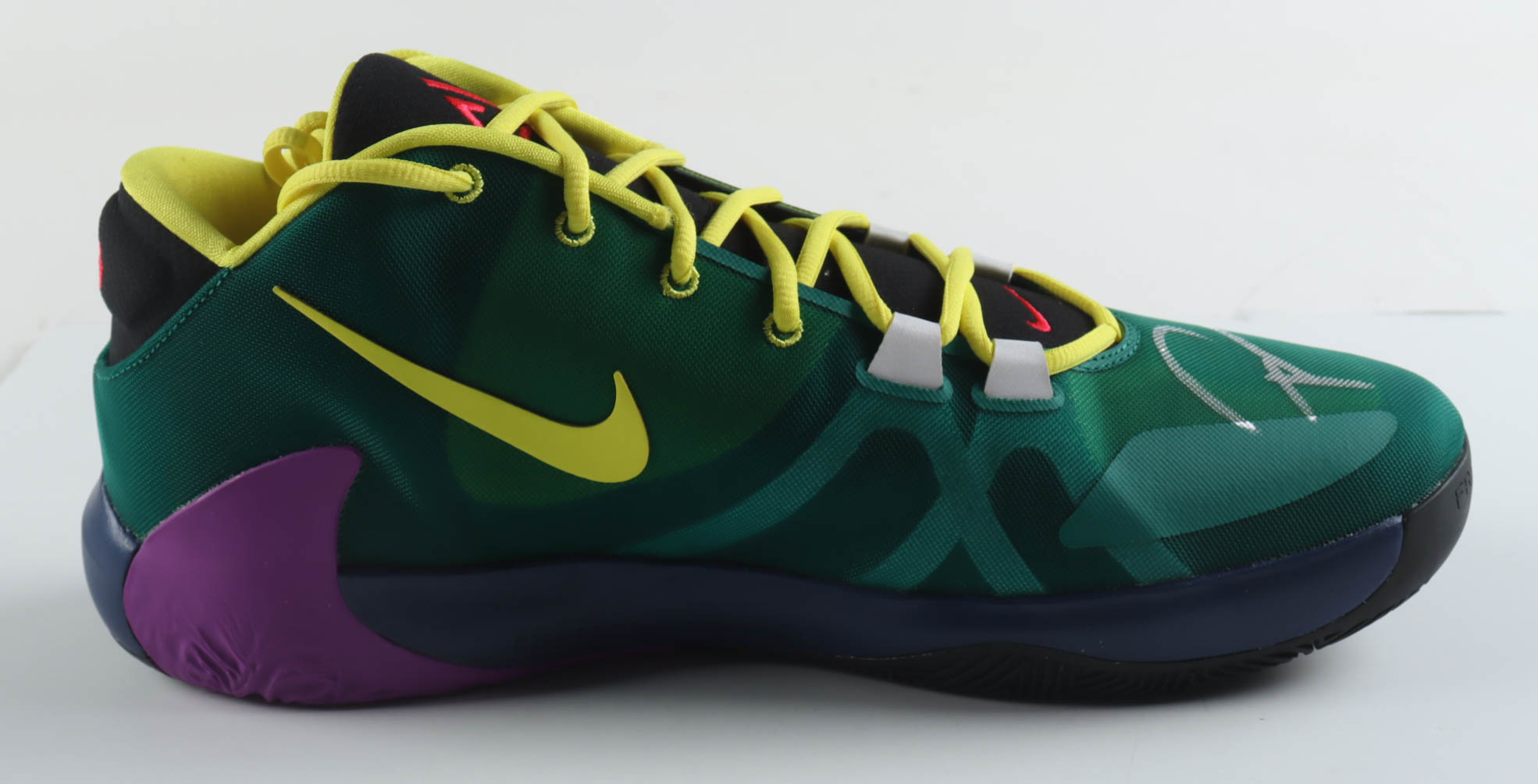 Giannis Antetokounmpo Signed Player Edition Basketball Shoe (Beckett) at PristineAuction.com Giannis Antetokounmpo Signed Player Edition Basketball Shoe (Beckett) at PristineAuction.com