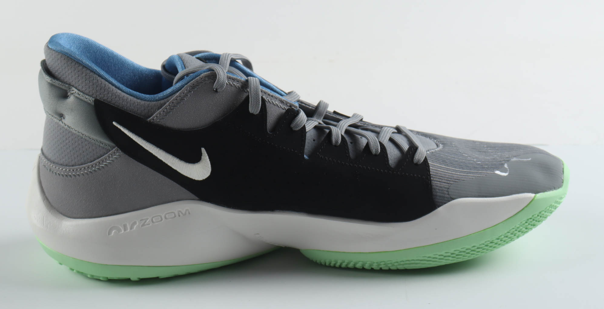 Giannis Antetokounmpo Signed Player Edition Basketball Shoe (Beckett) at PristineAuction.com Giannis Antetokounmpo Signed Player Edition Basketball Shoe (Beckett) at PristineAuction.com