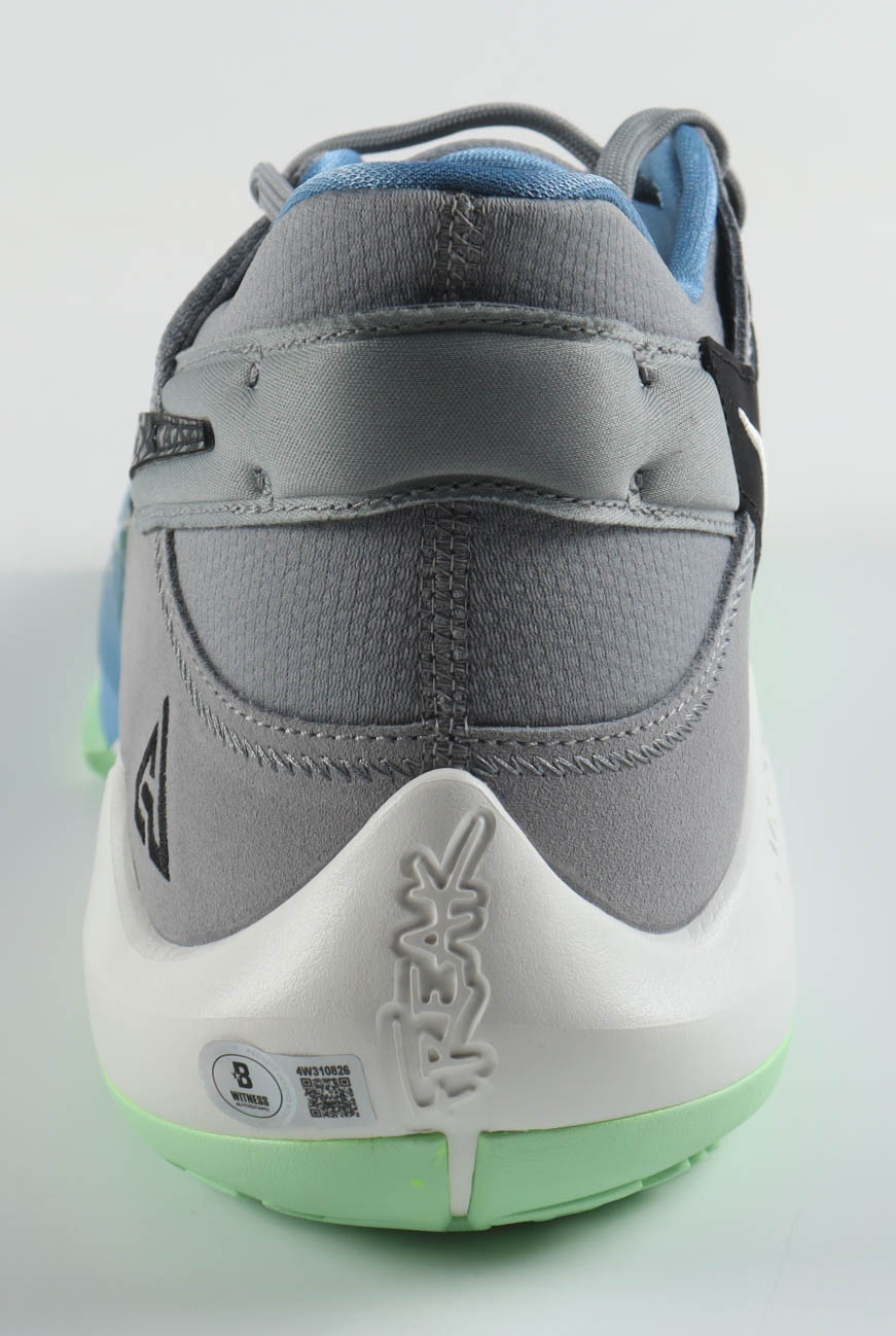 Giannis Antetokounmpo Signed Player Edition Basketball Shoe (Beckett) at PristineAuction.com Giannis Antetokounmpo Signed Player Edition Basketball Shoe (Beckett) at PristineAuction.com