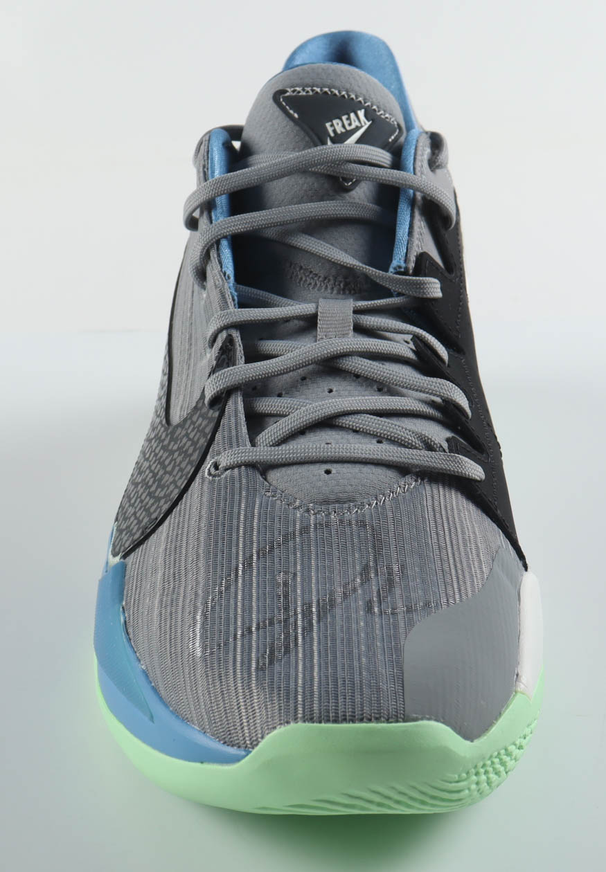 Giannis Antetokounmpo Signed Player Edition Basketball Shoe (Beckett) at PristineAuction.com Giannis Antetokounmpo Signed Player Edition Basketball Shoe (Beckett) at PristineAuction.com