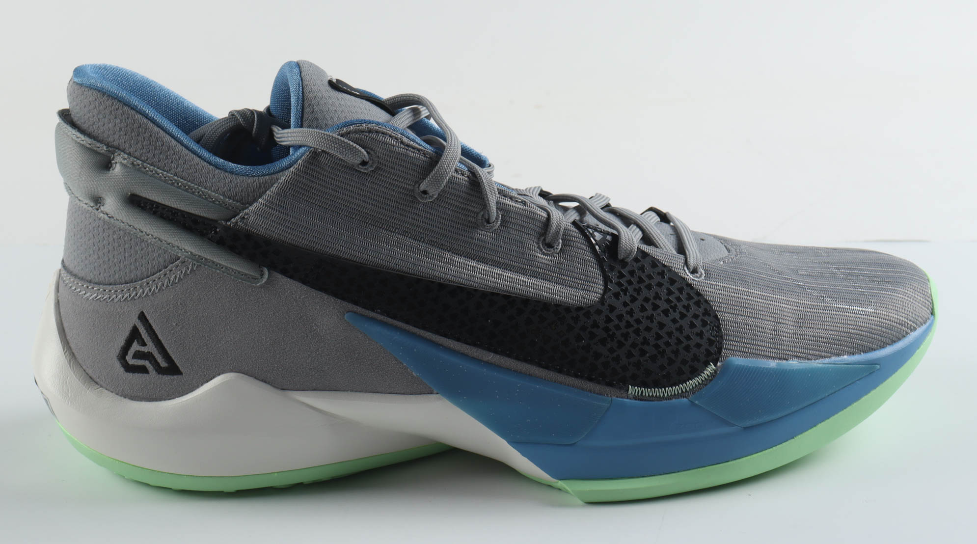 Giannis Antetokounmpo Signed Player Edition Basketball Shoe (Beckett) at PristineAuction.com Giannis Antetokounmpo Signed Player Edition Basketball Shoe (Beckett) at PristineAuction.com