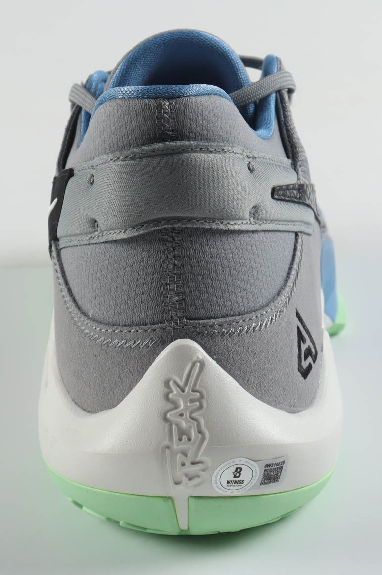 Giannis Antetokounmpo Signed Player Edition Basketball Shoe (Beckett) at PristineAuction.com Giannis Antetokounmpo Signed Player Edition Basketball Shoe (Beckett) at PristineAuction.com