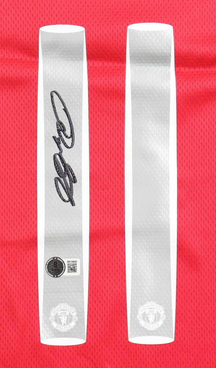 Ryan Giggs Signed Manchester United F.C. Nike Authentic Jersey (Beckett) at PristineAuction.com Ryan Giggs Signed Manchester United F.C. Nike Authentic Jersey (Beckett) at PristineAuction.com