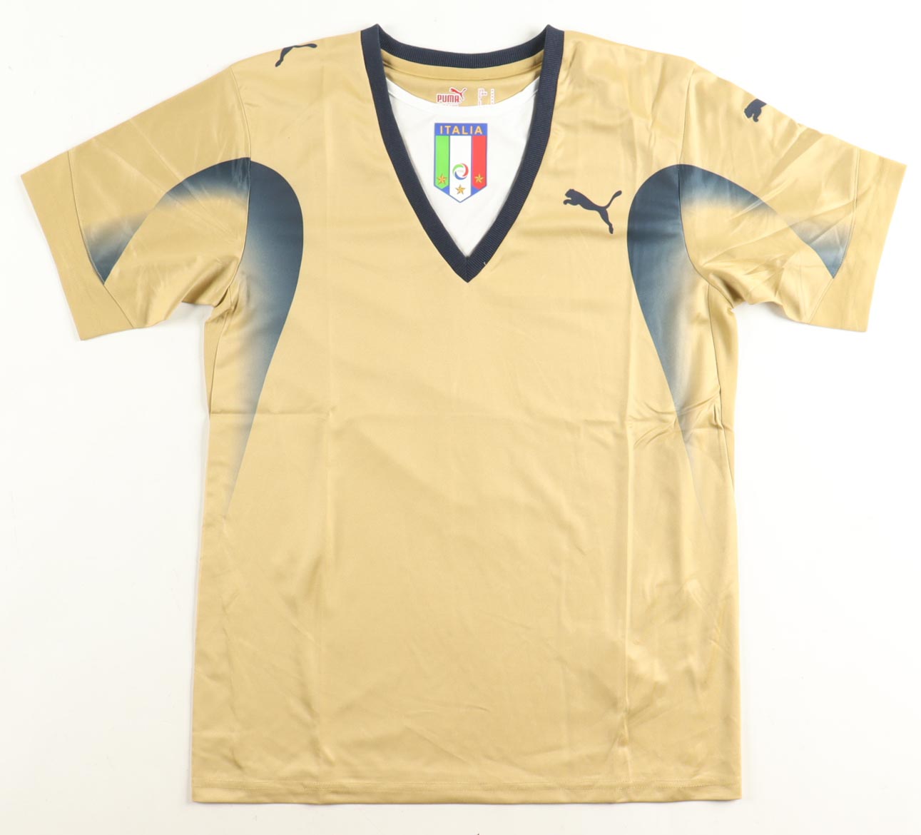 Gianluigi Buffon Signed Italy Puma Authentic Jersey (Beckett) at PristineAuction.com Gianluigi Buffon Signed Italy Puma Authentic Jersey (Beckett) at PristineAuction.com