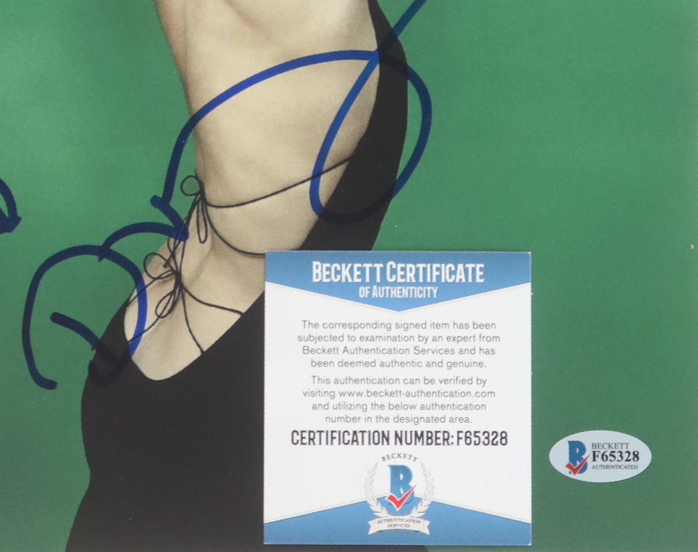 Debra Messing Signed 8x10 Photo (Beckett) at PristineAuction.com Debra Messing Signed 8x10 Photo (Beckett) at PristineAuction.com