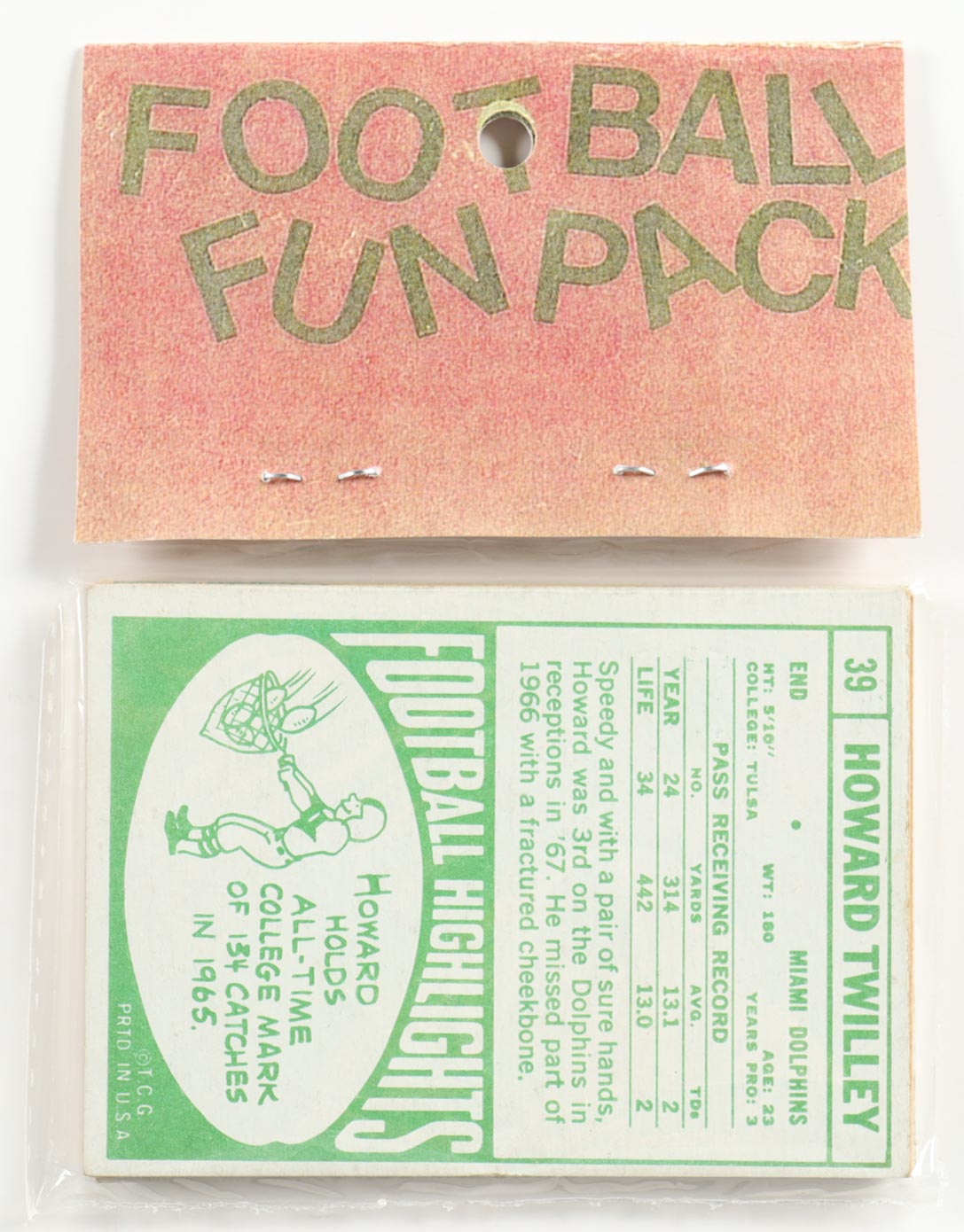 1968 Topps Football Card Fun Pack with (10) Cards at PristineAuction.com 1968 Topps Football Card Fun Pack with (10) Cards at PristineAuction.com