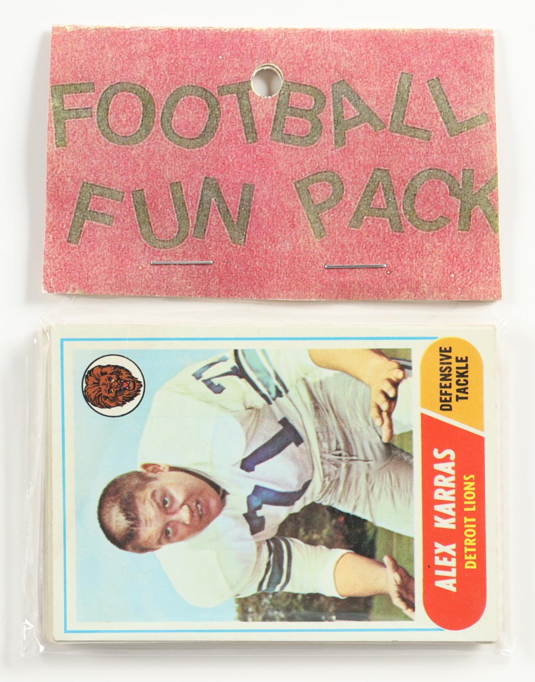1968 Topps Football Card Fun Pack with (10) Cards at PristineAuction.com 1968 Topps Football Card Fun Pack with (10) Cards at PristineAuction.com