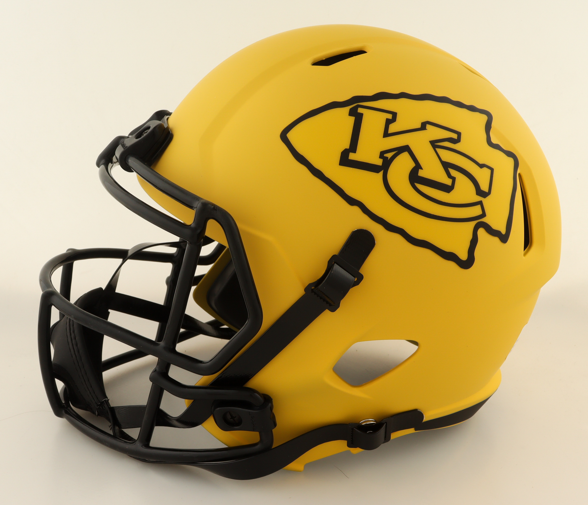 Jamaal Charles Signed Chiefs Full-Size Rave Alternate Speed Helmet Inscribed "5.4 YPC Goat" (JSA) at PristineAuction.com Jamaal Charles Signed Chiefs Full-Size Rave Alternate Speed Helmet Inscribed "5.4 YPC Goat" (JSA) at PristineAuction.com