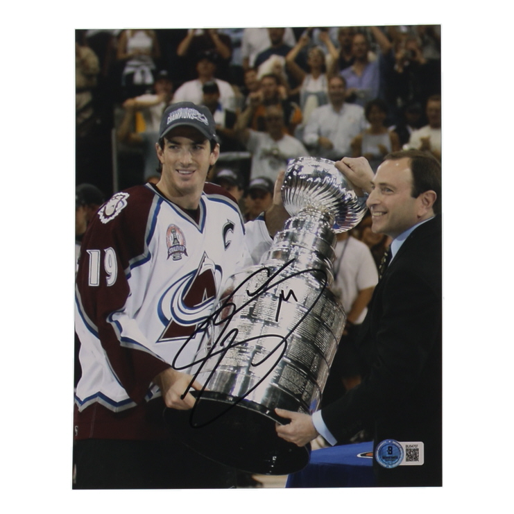 Joe Sakic Signed Avalanche 8x10 Photo (Beckett) at PristineAuction.com Joe Sakic Signed Avalanche 8x10 Photo (Beckett) at PristineAuction.com