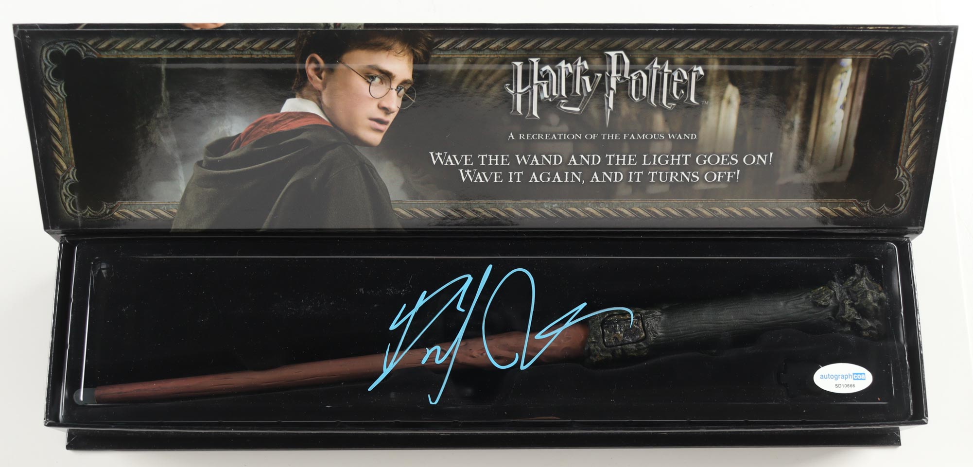 Daniel Radcliffe Signed "Harry Potter" Wand With Illuminating Tip In Original Box (AutographCOA) at PristineAuction.com Daniel Radcliffe Signed "Harry Potter" Wand With Illuminating Tip In Original Box (AutographCOA) at PristineAuction.com