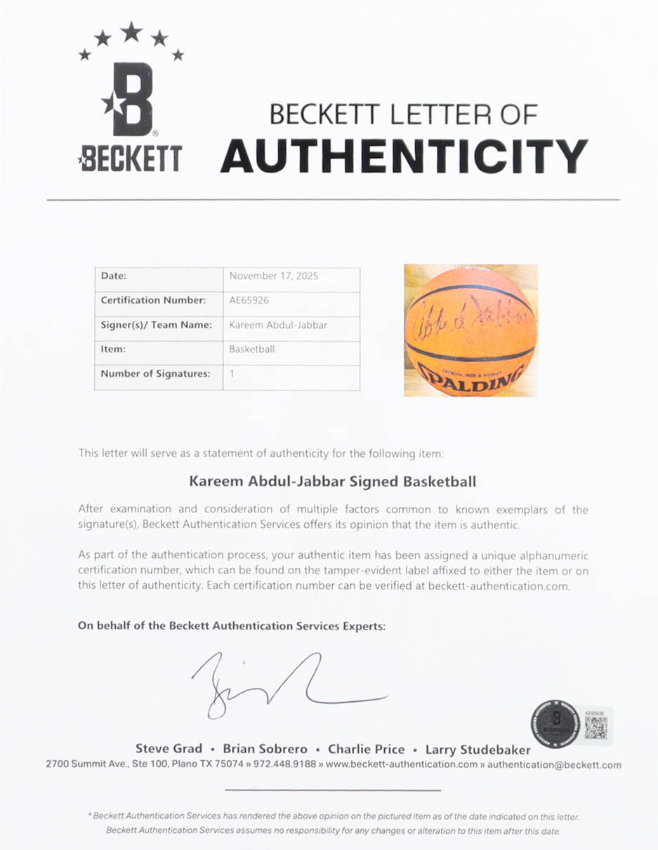 Kareem Abdul-Jabbar Signed NBA Basketball (Beckett) at PristineAuction.com Kareem Abdul-Jabbar Signed NBA Basketball (Beckett) at PristineAuction.com