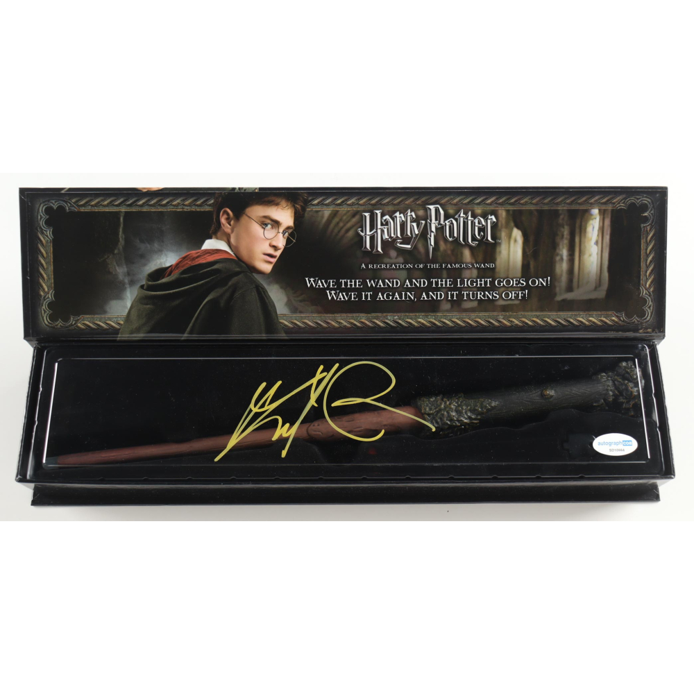 daniel-radcliffe-signed-harry-potter-wand-with-illuminating-tip-in