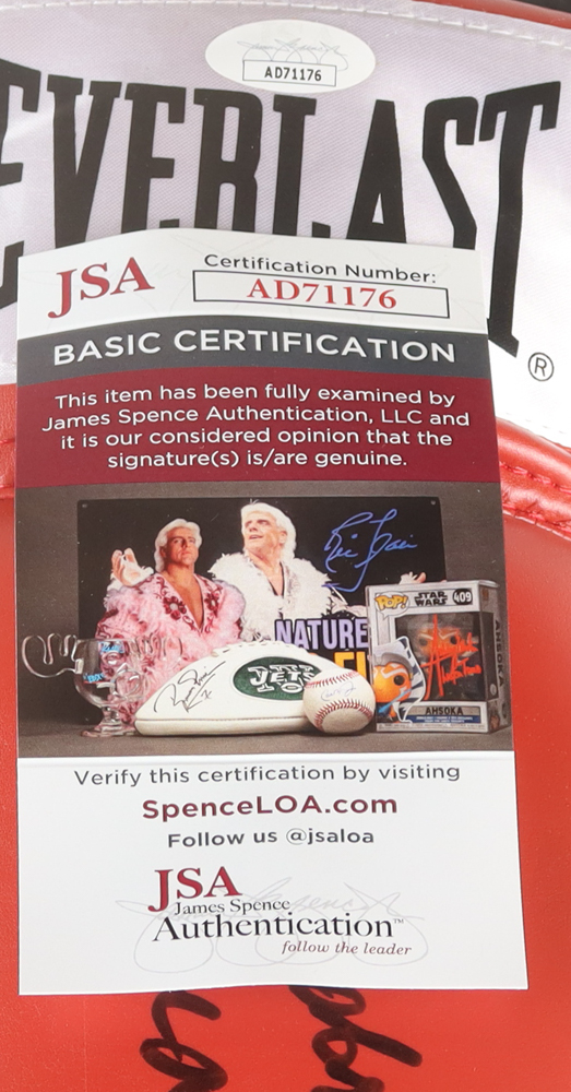 Roberto Duran Signed Everlast Boxing Glove (JSA) at PristineAuction.com Roberto Duran Signed Everlast Boxing Glove (JSA) at PristineAuction.com