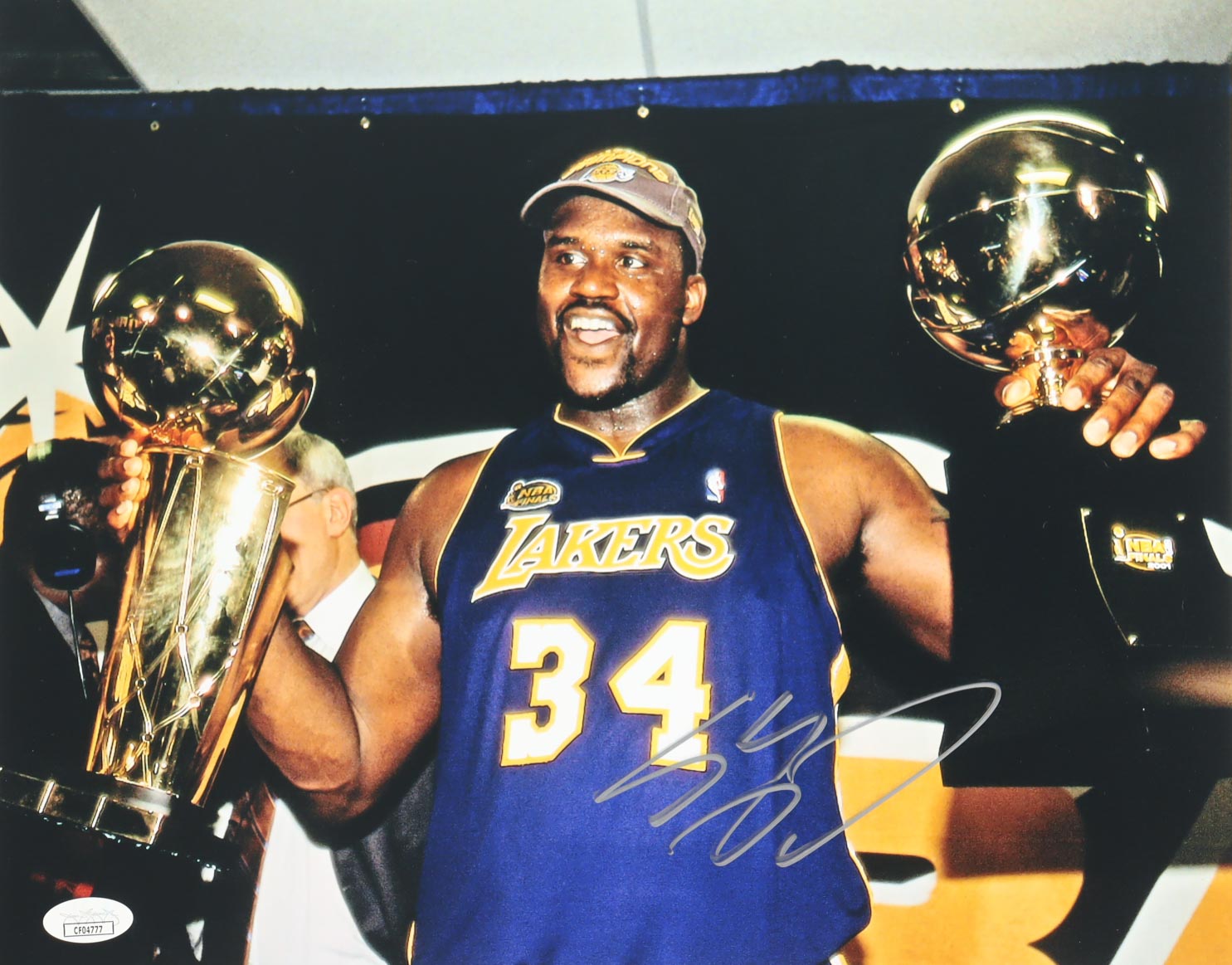 Shaquille O'Neal Signed Lakers 11x14 Photo (JSA) at PristineAuction.com Shaquille O'Neal Signed Lakers 11x14 Photo (JSA) at PristineAuction.com